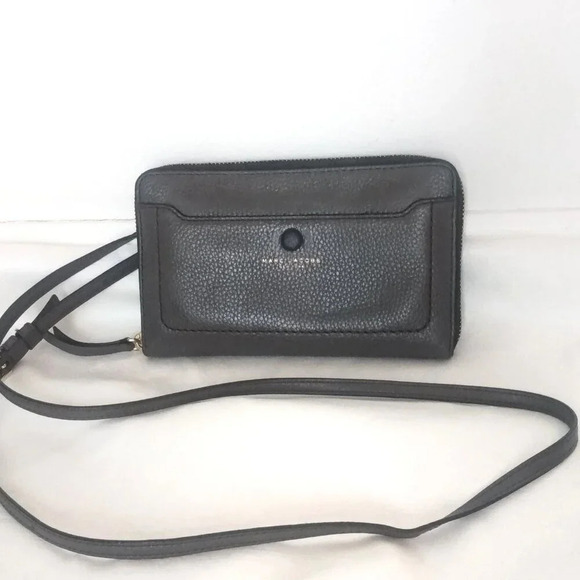 Marc Jacobs Handbags - Marc Jacobs empire city crossbody leather wallet